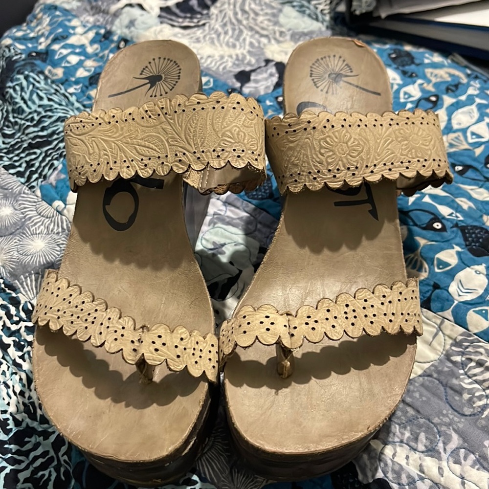 Otbt Wedges tan size 8